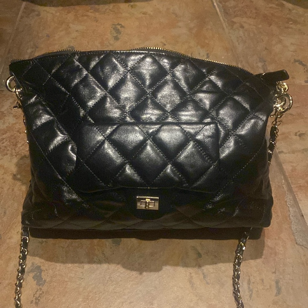 Beautifully quilted genuine leather crossbody Shoulderbag two straps and chain